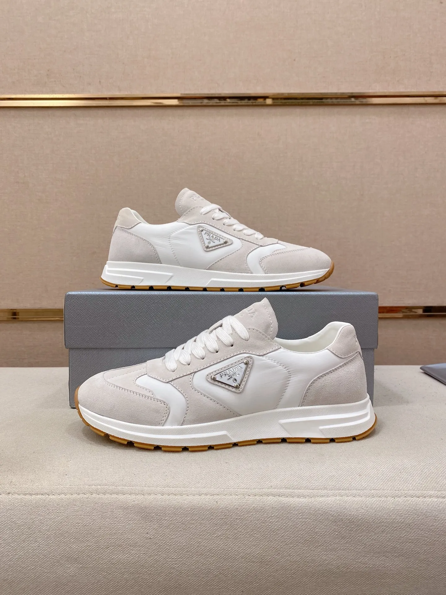 Men's Men's Shoes 💰 620💰 ✔️✔️✔️High version High-quality new PRADA (Prada) counters are launched simultaneously. The new men's shoes and 😘fabrics are selected from first-layer cowhide fabrics. Lining: Imported cowhide leather lining. 👍🏿High-end☄️Open-molded non-slip rubber outsole, exquisite lines, simple and elegant, comfortable and high-end for leisure travel. Code number: 38 to 45